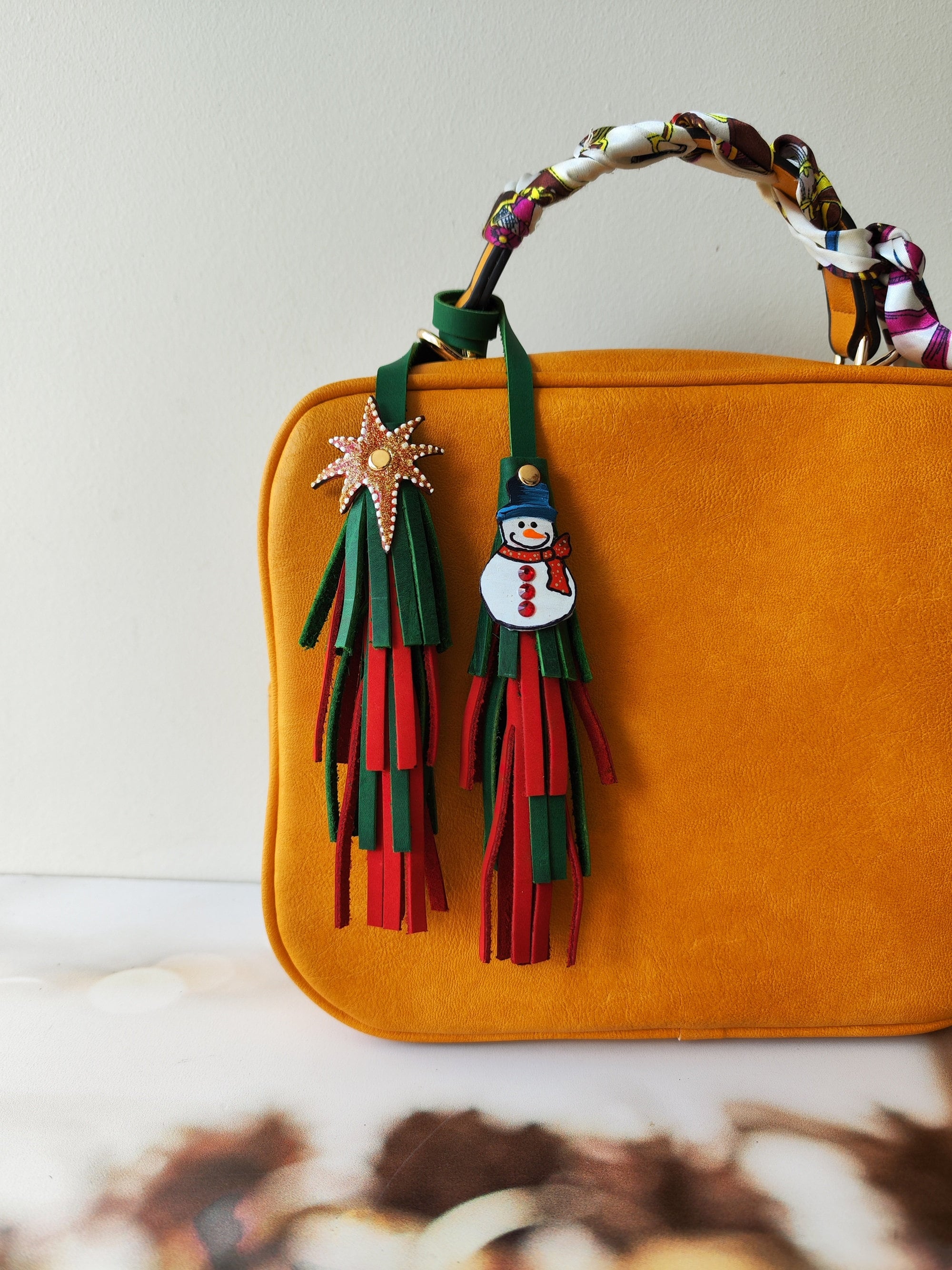 Sac Bandoulière En Cuir Vert Prairie - Taille Moyenne, Finition Daim, Fabrication Italienne