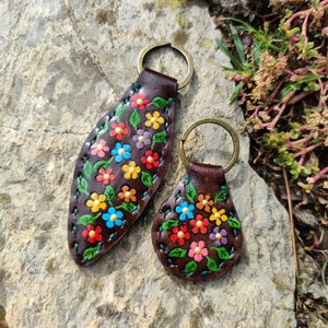 Leather Key Fob Flowers Key Ring Cute Keychain Tooled and Stamped Leather Hand-painted Key Chain Unique Key chain Gift for Mum Mom Sister