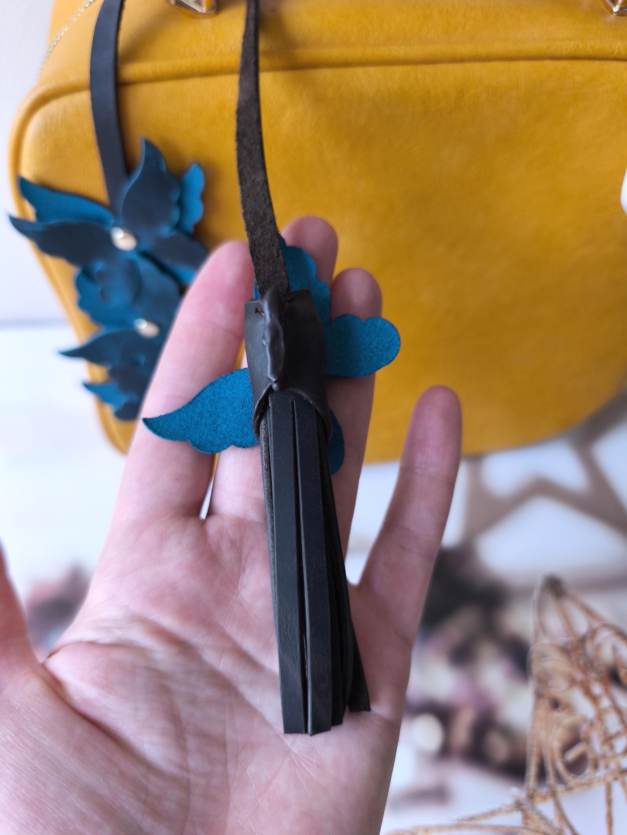 Zeiwohndc Elegante ciondolo a forma di farfalla in pelle sintetica in