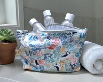 Toiletry Bag for travel with bottles, Makeup Bag, Swimwear Pouch, wetbag Holiday Organiser, Wash Bag with Waterproof Lining