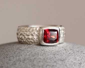 Silver ring garnet,