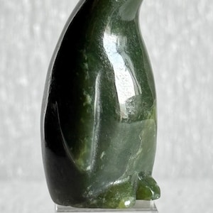 Jade is a precious stone with a rich history of both spiritual and scientific properties. Here is a summary of the properties of a jade peng