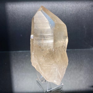 Punta de cuarzo cristal brasileño / punta de cuarzo lemuriano brasileño / punta de cristal lemuriano / herramienta de medicación 475 gramos.