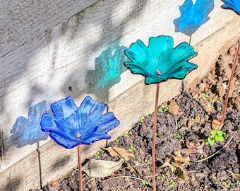 Fused Glass Bee Feeder, Copper Stake Flower Cup, Garden Water Station
