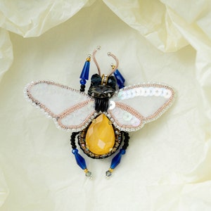Yellow Bee Brooch – Embroidered Bug Jewelry, Beaded Insect Pin, Silkworm Moth Inspired Bee Gift, Statement Nature Brooch