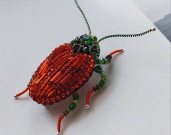 Broche scarabée rouge - bijoux insecte en perles faits main, broche insecte, cadeau inspiré de la nature, épinglette unique pour elle