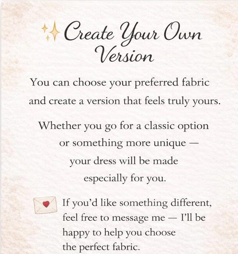 K&ouml;nnte beinhalten: Cremefarbene Karte mit dem Text "Create Your Own Version" in eleganter Schrift. Der Text erkl&auml;rt die M&ouml;glichkeit, Stoff auszuw&auml;hlen und ein einzigartiges Kleid zu kreieren. Enth&auml;lt eine kleine Umschlag-Grafik mit Herz.