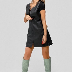 Waterproof Hair Stylist Tunic: Chemical-Resistant Salon Workwear