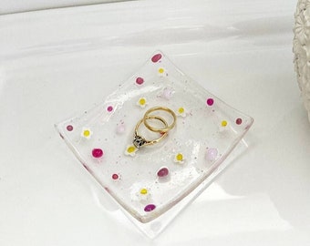 Handmade Daisy with Pretty Pink Detail Ring Dish