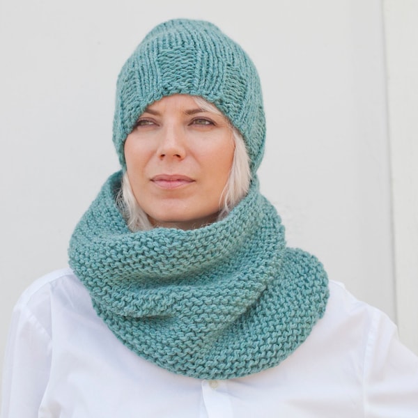 Ensemble chaud et doux de bout en morceaux turquoise, chapeau tricoté à la main de Sarcelle et snood