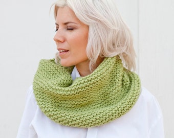 Green Chunky Warm and Soft Hand Knitted Snood, Pure Wool Scarf