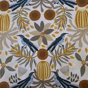 Forro para assento de carrinho de bebê - Honeyeater wattle bird natural - Fabricado na Austrália