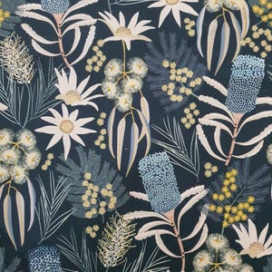 Forro para assento de carrinho de bebê - Flores grandes australianas em formato de luar - Fabricado na Austrália