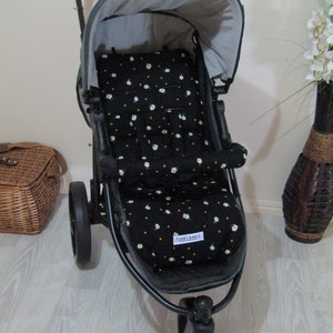 Pram liner set,universal-White daisy flowers-Funky babyz,Australian made.