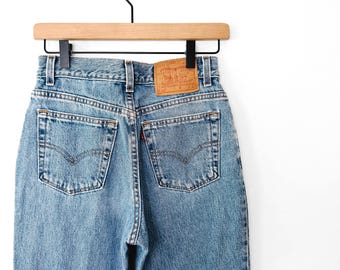 Jeans Levi's 512 estilo vintage de los años 90.
