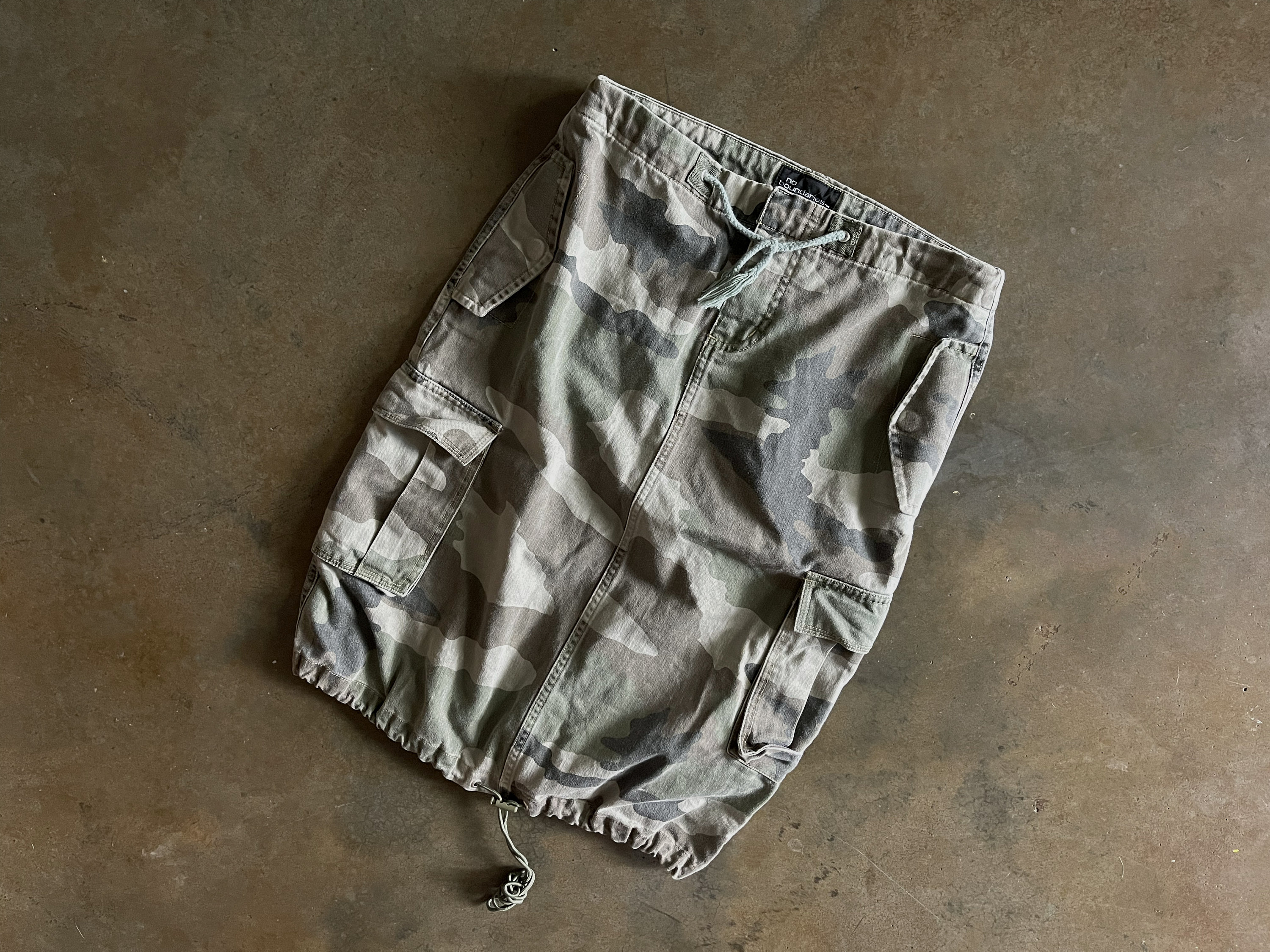 Vintage Y2K No Boundaries Camo Cargo Skirt UK
