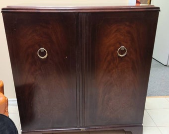 Rare Zenith Mahogany Cabinet with Radio and Turntable *Local Pickup Only Akron, NY*