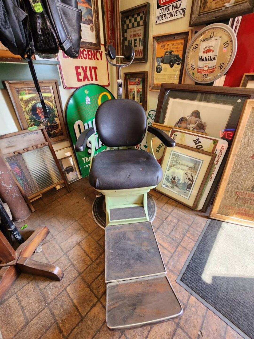 Vintage Dental Chair S.S. White Diamond No. 3 local Pickup Only, in