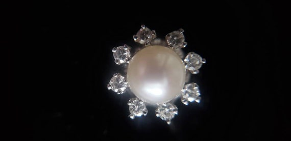 Vintage Estate Pearl and Halo Diamond Ring 18K - image 6