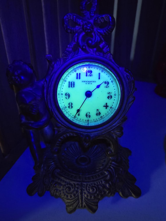 New Haven Art Nouveau Uranium Cherub Clock - Etsy