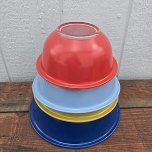 Pyrex Vintage Mixing Bowls (4)