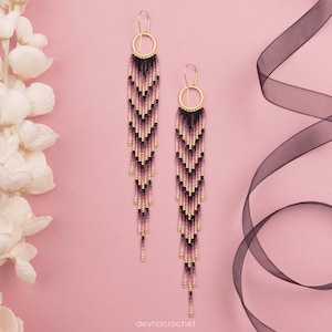 Ohrringe mit Fransen in Amethystrosa und Gold, Boho-Statement-Schmuck