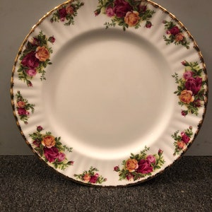 FREE SHIPPING-1962-Royal Albert England-Old Country Roses-10.5 “ Dinner Plate
