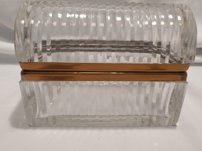 FREE SHIPPING Heavy Crystal Hinged Lid Casket Box with Brass Band Bonnet Style Lid Ribbed Lid /& Sides