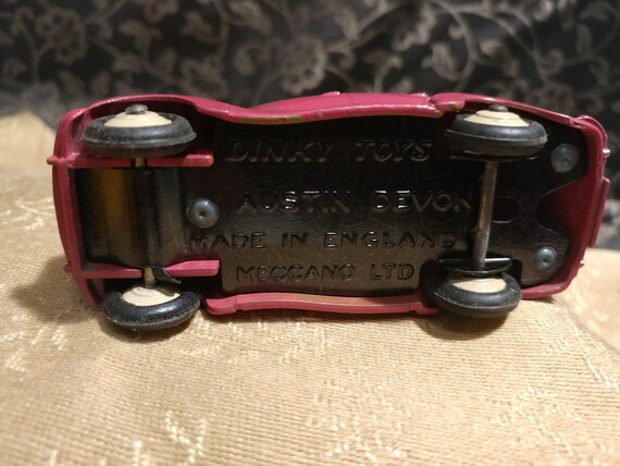 FREE SHIPPING- Vintage Dinky Toys Model No. 152- Austin
