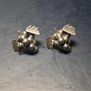 FREE SHIPPING- Vintage 925 Sterling Silver Taxco Mexico Screw Back Earrings(Non Pierced Ears) Grape Clusters with Leaves.