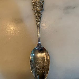 FREE SHIPPING-Beautiful Sterling Silver-Ornate Souvenir Spoon-Canada-5 1/2 Inches long