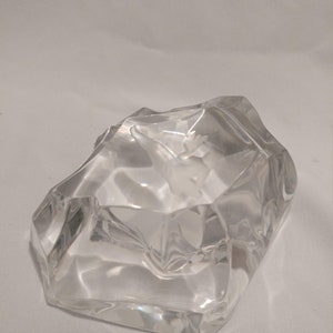 FREE SHIPPING Val St. Lambert Crystal Paperweight with Etched Reclining Lady. Beautiful Condition 3-3/4 Wide x 2-1/4 Tall image 4