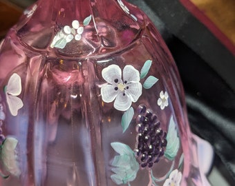 フェントン 手書きの花柄オパールセントピンクベル