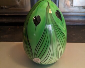 FREE SHIPPING- Vintage Green with Black Dave Fetty Fenton Art Glass Egg Shaped Paperweight. Pulled & Feathered Hanging Hearts Design.