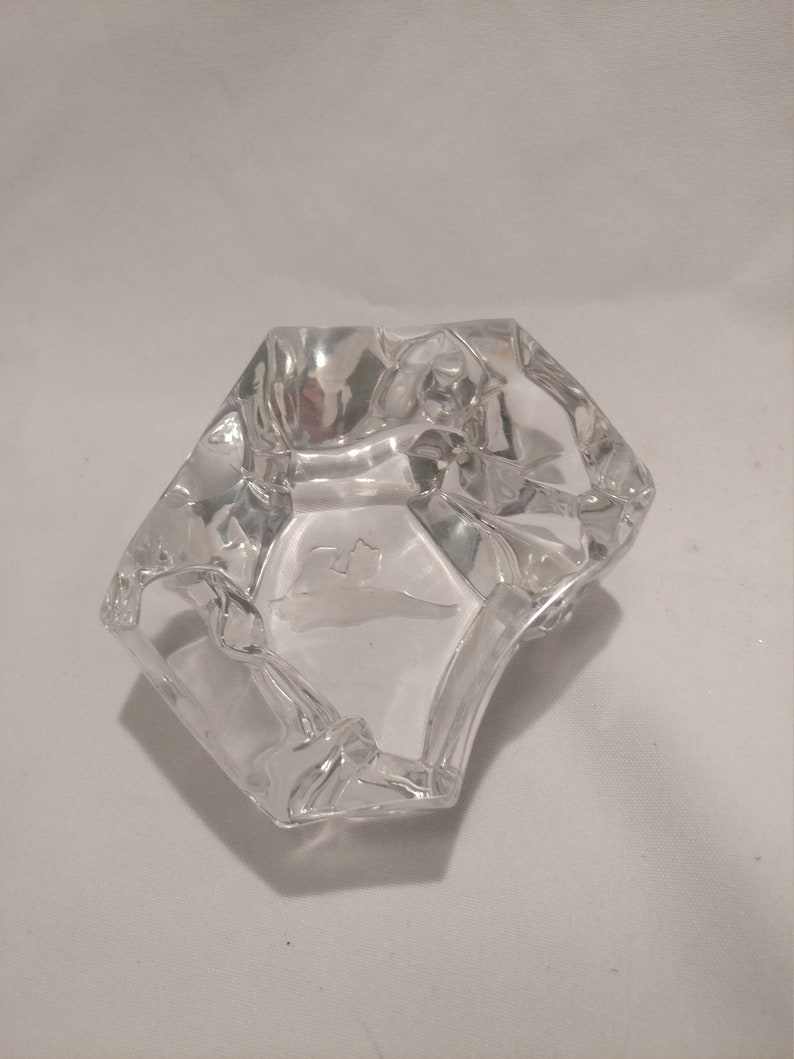 FREE SHIPPING Val St. Lambert Crystal Paperweight with Etched Reclining Lady. Beautiful Condition 3-3/4 Wide x 2-1/4 Tall image 5