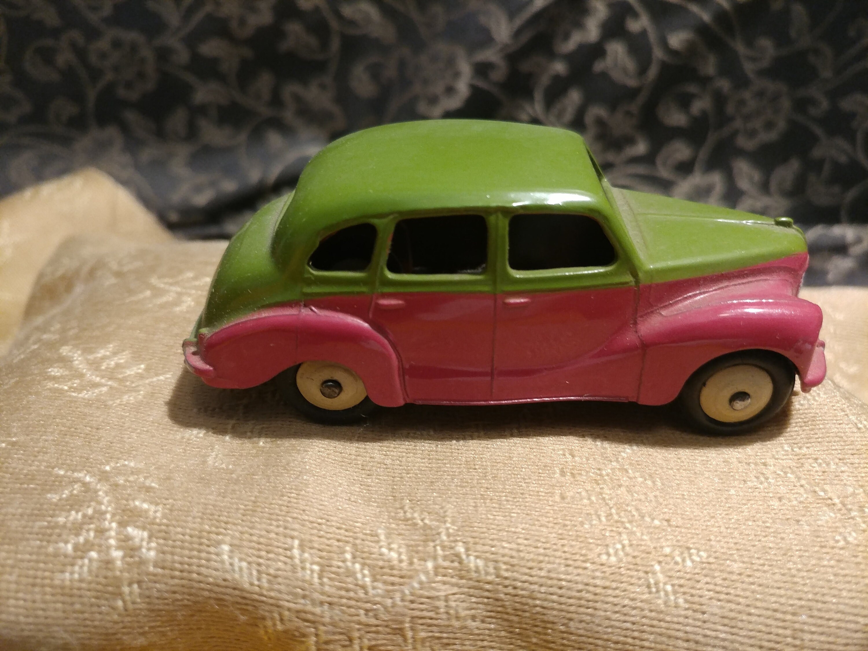 FREE SHIPPING- Vintage Dinky Toys Model No. 152- Austin