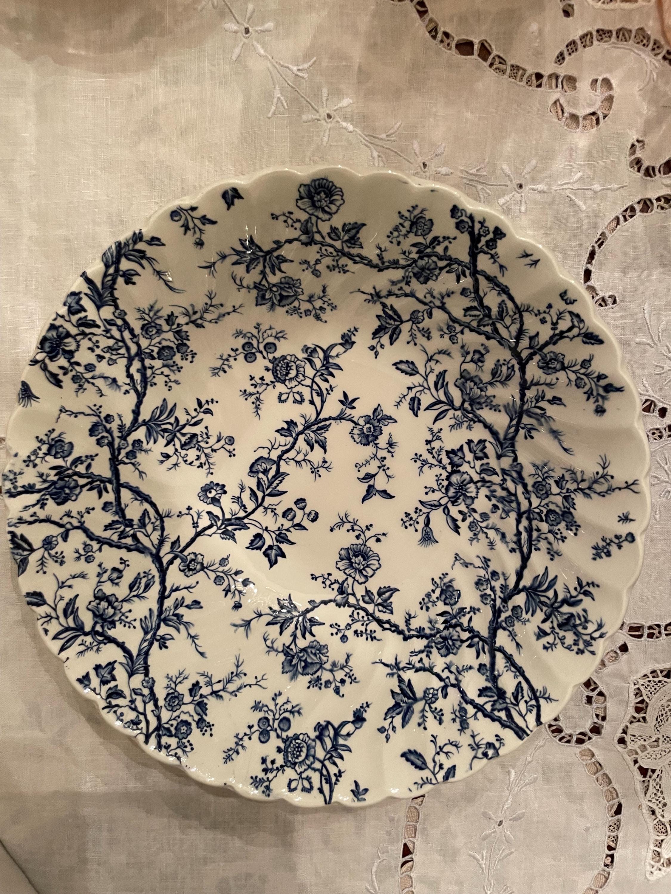 FREE Shipping-vintage Johnson Brothers English-old Bradbury- 8.25