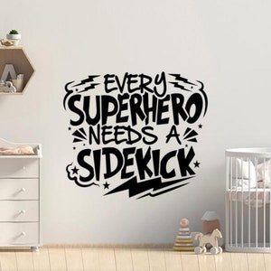Cada superhéroe necesita un compañero pared calcomanía vinilo pegatina bebé decoración superhéroe pared arte coche ventana signo vivero cartel cómics regalo 2202