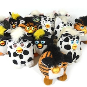 1 Vintage Furby z figurki Happy Meal z McDonald's z 2000 r. Kolekcjonerska figurka McDonald's