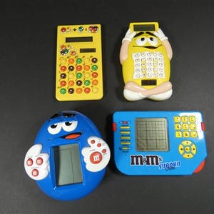 1 M&M Calculator Or Handheld Game Rare Plastic Candy Radio Chocolate Characters Mars Inc