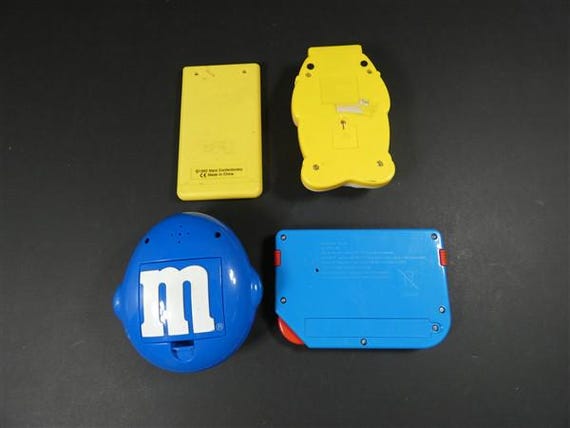 M&M電卓または携帯ゲーム機 レアプラスチックキャンディラジオ
