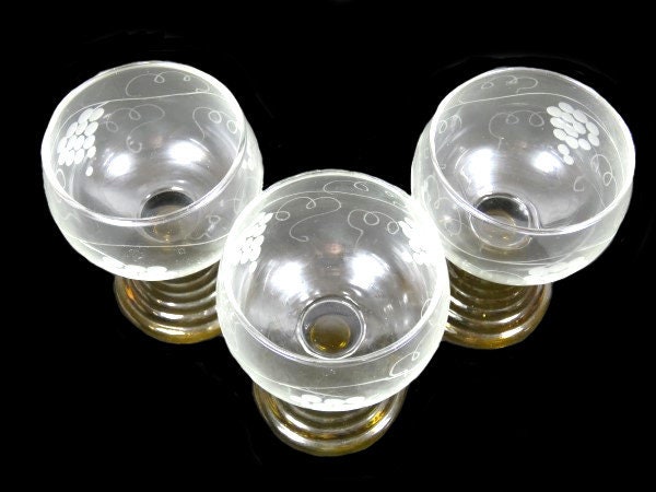 3つのアンバーグリーンレーマーワイングラス3個セット