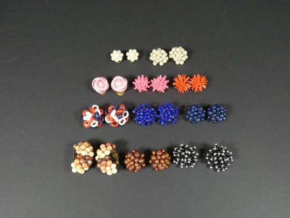 Lot De 16 Paires De Boucles D'oreilles Clips Vintage Fleur Plastique Moutarde