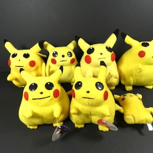 ヴィンテージピカチュウ ぬいぐるみ ジッパー付き Amazon.co.jp: ぬいぐるみ パイロットピカチュウ ポケモン