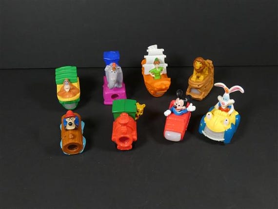 ディズニーランド　レトロ　安全ピン付き フィギュア　9点セット ヴィンテージ ディズニーランド アドベンチャーズ フィギュア