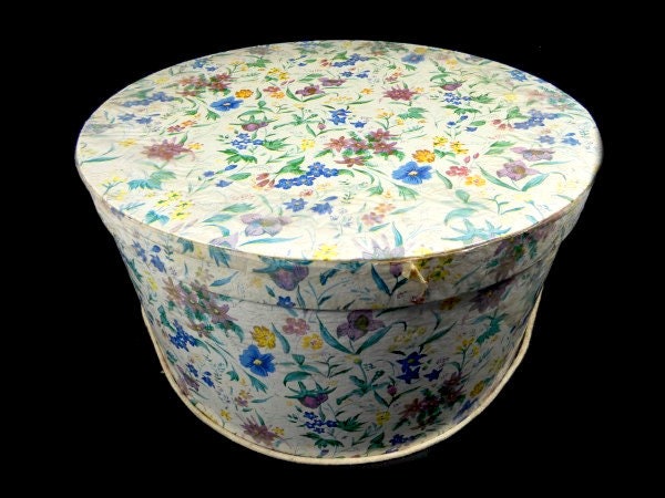 Vintage Off White Flower Hat Box Vintage Retro Design Floral Design