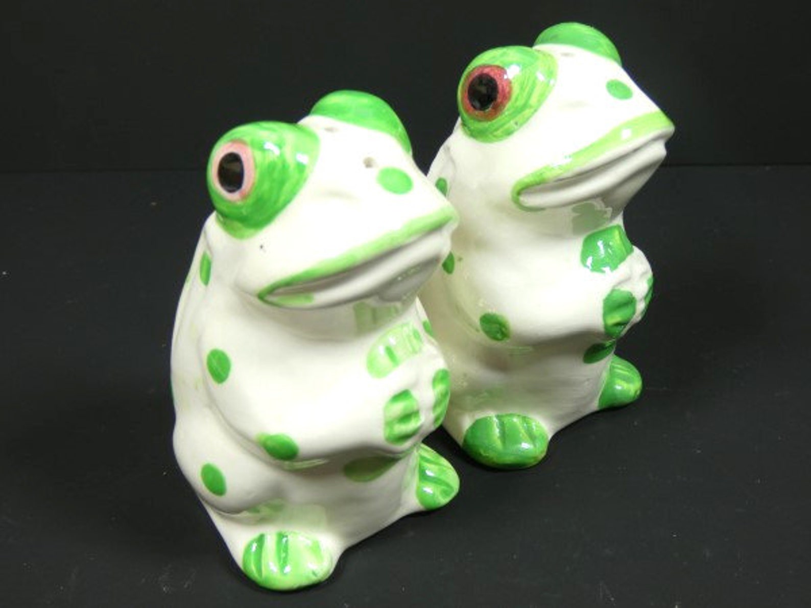 Green Frogs Salt And Pepper Shaker Set Vintage Frogs Ceramic Etsy