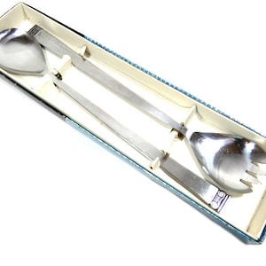 Vintage Metal Salad Server Set - Salad Spoon and Fork - Vintage Kitchen Tools