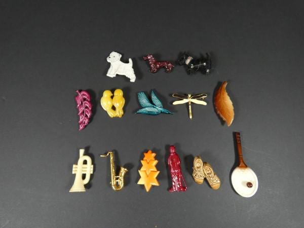 Broche émaillé peinte à la main ancienne – Salle des Ventes La Découverte