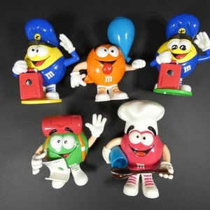 1 distributeur de bonbons M&M Pilot, Cook Or Traveller Personnages en chocolat Marc Inc 2000